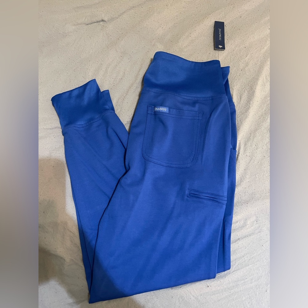 JAANUU scrubs